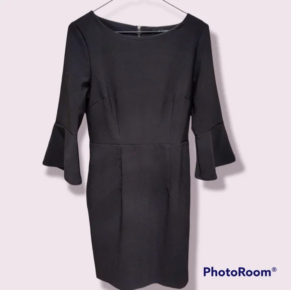 🌷 Flattering Dress with Bell Sleeves - Picture 3 of 5